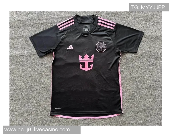 足球俱乐部球衣的设计演变与文化意义探讨